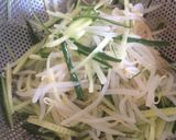 ラー油で作る！もやしときゅうりの鶏ナムル作り方2写真