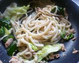 ツナとキャベツの醤油焼きうどん♪作り方3写真