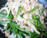 余った餃子の具で！オイマヨ♡スタミナ丼作り方5写真