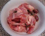 ウサギ肉とキノコの白ワイン煮込み作り方1写真