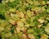 セロリと胡瓜と鶏肉の味噌炒め作り方3写真