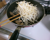 簡単　早い！　豚肉と　もやしの　塩炒め！作り方2写真