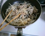 簡単　早い！　豚肉と　もやしの　塩炒め！作り方3写真