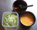 夏のスタミナ飯グリルチキンで格上げ親子丼作り方1写真