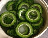 鶏ミンチを使ったあっさりゴーヤの肉詰め作り方1写真