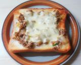 誰でも簡単☆肉味噌汁トーストチーズ乗せ☆作り方4写真