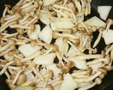 栄養満点疲労回復豚レバー山芋しめじ炒め作り方3写真