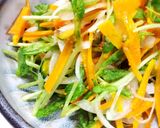 かぼちゃと玉ねぎ、豆苗のごま油サラダ作り方4写真