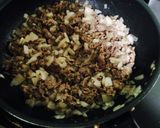 簡単 牛肉と玉ねぎのピザ風オムレツ作り方3写真