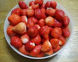 牛乳パックで♪フローズンいちごヨーグルト作り方1写真