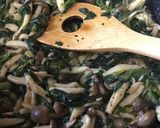 しめじと菠薐草のバター醤油炒め作り方5写真