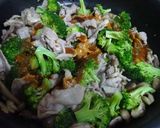 簡単★豚肉とブロッコリーのピリ辛味噌炒め作り方8写真
