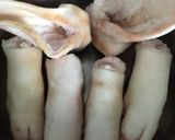 生豚足と生豚耳の仕込み 普通鍋編作り方1写真