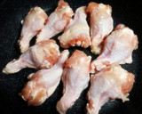 簡単♪骨付きチキンと大根の煮付け作り方1写真