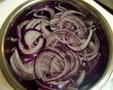 紫玉ねぎとトマトのサラダ作り方1写真
