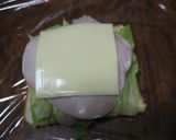 ラップで包もう♪驚愕のレタスサンドイッチ作り方1写真
