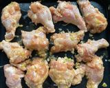 旨辛ダレが絶品！手羽元の香味オーブン焼き作り方5写真