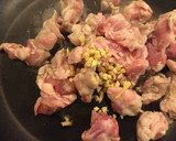生姜風味の香る軟骨のネギ塩炒め　作り方1写真
