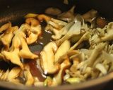 旨みたっぷり!炒めきのこのかきたま汁作り方2写真