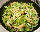 蛇豆(へびうり)としめじの牛肉炒め作り方4写真