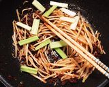 【弁当男子】セロリのもやし肉味噌炒めと鮭作り方1写真
