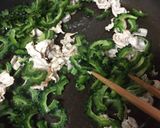 ゴーヤと豚肉の卵炒め ♪ 天かす入り！作り方3写真
