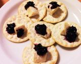 チーズとジャムのせ クラッカー作り方2写真