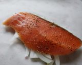 サーモンの生クリームソース紙包み蒸し作り方1写真
