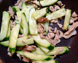 きゅうりと豚肉の塩昆布炒め 梅肉和え♪作り方6写真