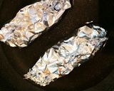乗っけて蒸すだけ♡簡単鮭のホイル焼き作り方3写真