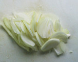 レンジで簡単☆厚揚げと玉ねぎの生姜煮。作り方1写真