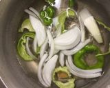 ピーマンと玉ねぎのコンソメスープ作り方1写真
