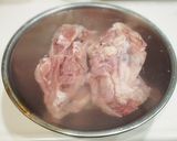 ストウブdeとっても濃厚*鶏ガラスープ作り方1写真
