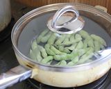 【冷凍野菜】枝豆のフライパン蒸し焼き作り方2写真