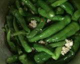 シシトウと鶏ミンチ炒め作り方3写真