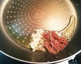 ソーセージのアンチョビ・にんにく炒め作り方2写真
