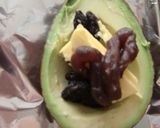 あんこ入り干しぶどうのアボカドココット作り方4写真