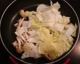 白菜とキノコのすき焼き風味卵とじ作り方1写真