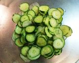 大量消費！簡単きゅうりと豚肉のゴマ和え作り方1写真