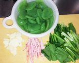 刺身こんにゃくと小松菜のにんにく炒め作り方1写真