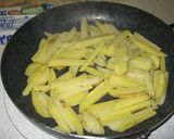 ジャガイモとコーンビーフのカレー炒め作り方1写真