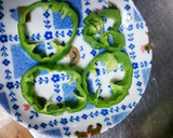 お弁当用！ピーマンでお花型目玉焼き作り方2写真