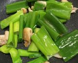 節約おかず！鶏皮ねぎ炒め作り方3写真