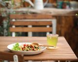 ソーセージと野菜のカレー炒めサラダごはん作り方4写真