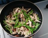 野菜嫌いもOK!ﾋﾟｰﾏﾝと挽き肉炒め作り方2写真