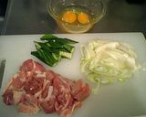 オクラも入れちゃった!!親子丼作り方1写真