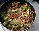 野菜嫌いもOK!ﾋﾟｰﾏﾝと挽き肉炒め作り方6写真