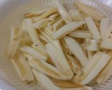 タテに切ったレンコンそぼろ♪作り方1写真