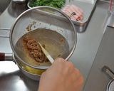 にらと豚肉の味噌汁作り方3写真