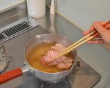 にらと豚肉の味噌汁作り方6写真